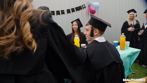 gfleaks.23.06.12.little.angel.college.graduanal.mp4_snapshot_01.16_[2023.06.13_18.00.22].jpg