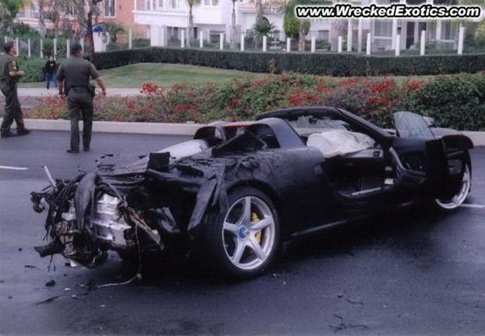 spectacular_supercar_crashes_09.jpg