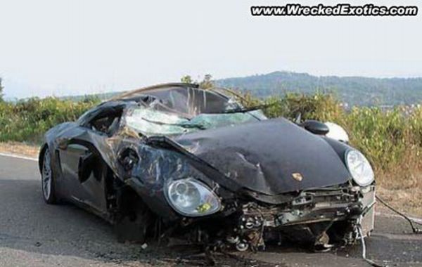 spectacular_supercar_crashes_10.jpg
